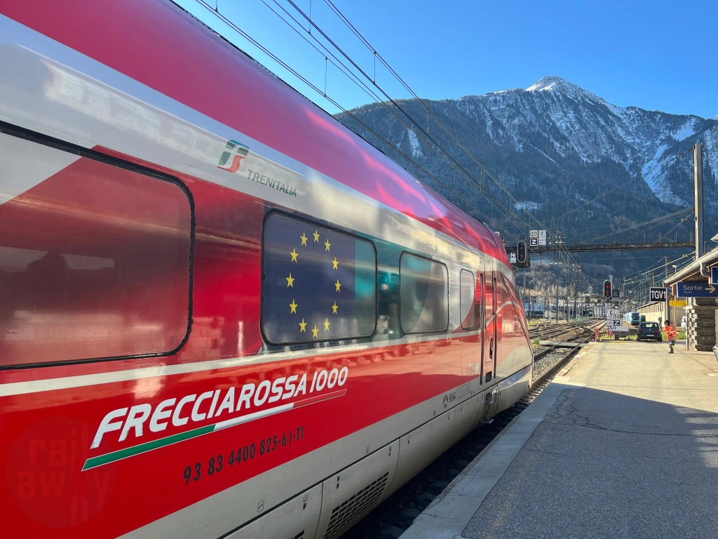 Paris 🇫🇷 to Milan 🇮🇹 by train the Italian way – onboard the new Frecciarossa service!