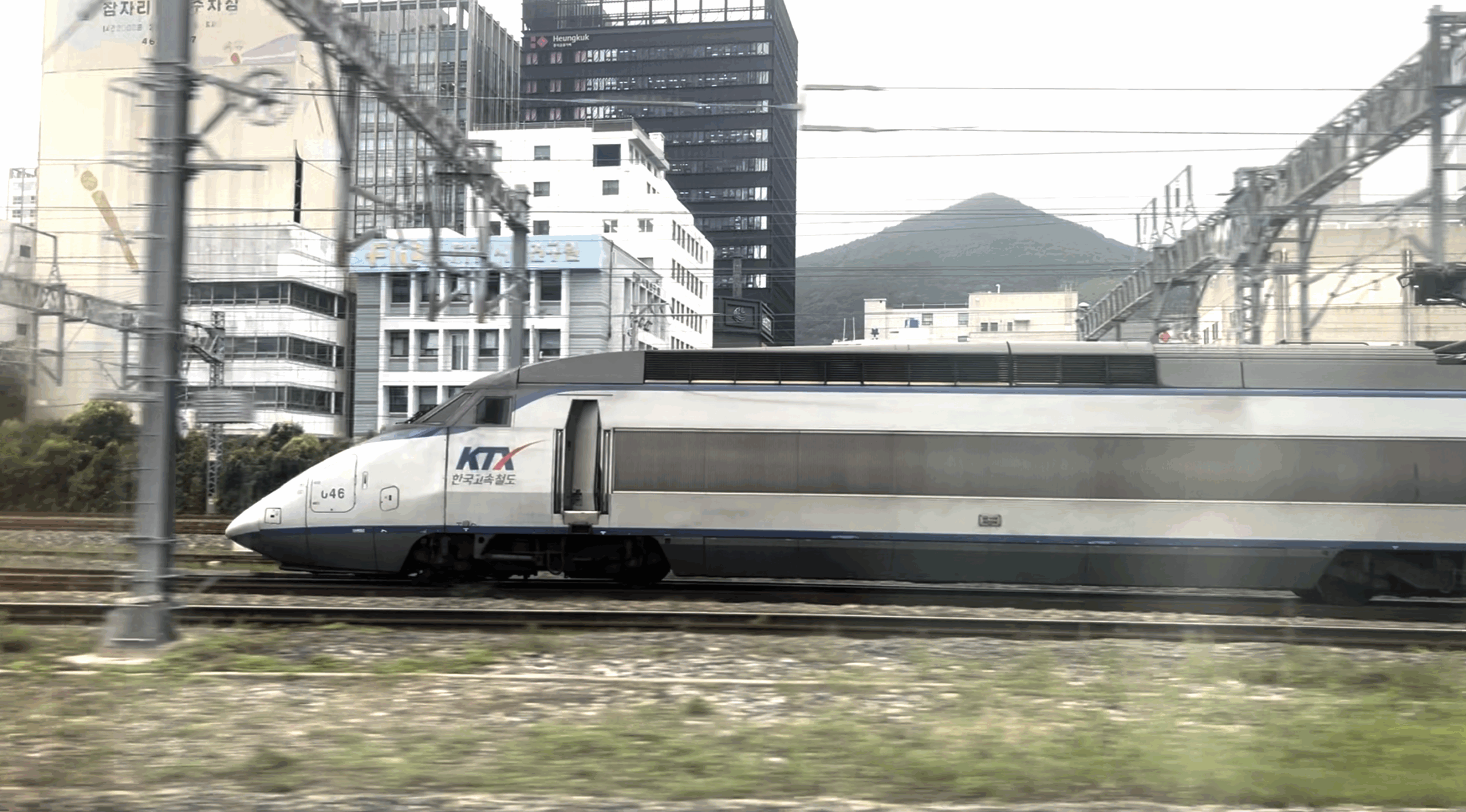 Busan 🇰🇷 to Seoul 🇰🇷 on the KTX – South Korea’s original high speed train!