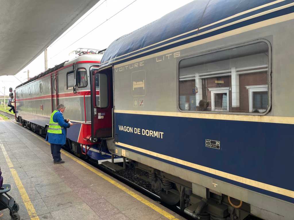 Europe’s Oldest Sleeper Train – travelling back in time from Bucharest 🇷🇴 to Cluj Napoca 🇷🇴