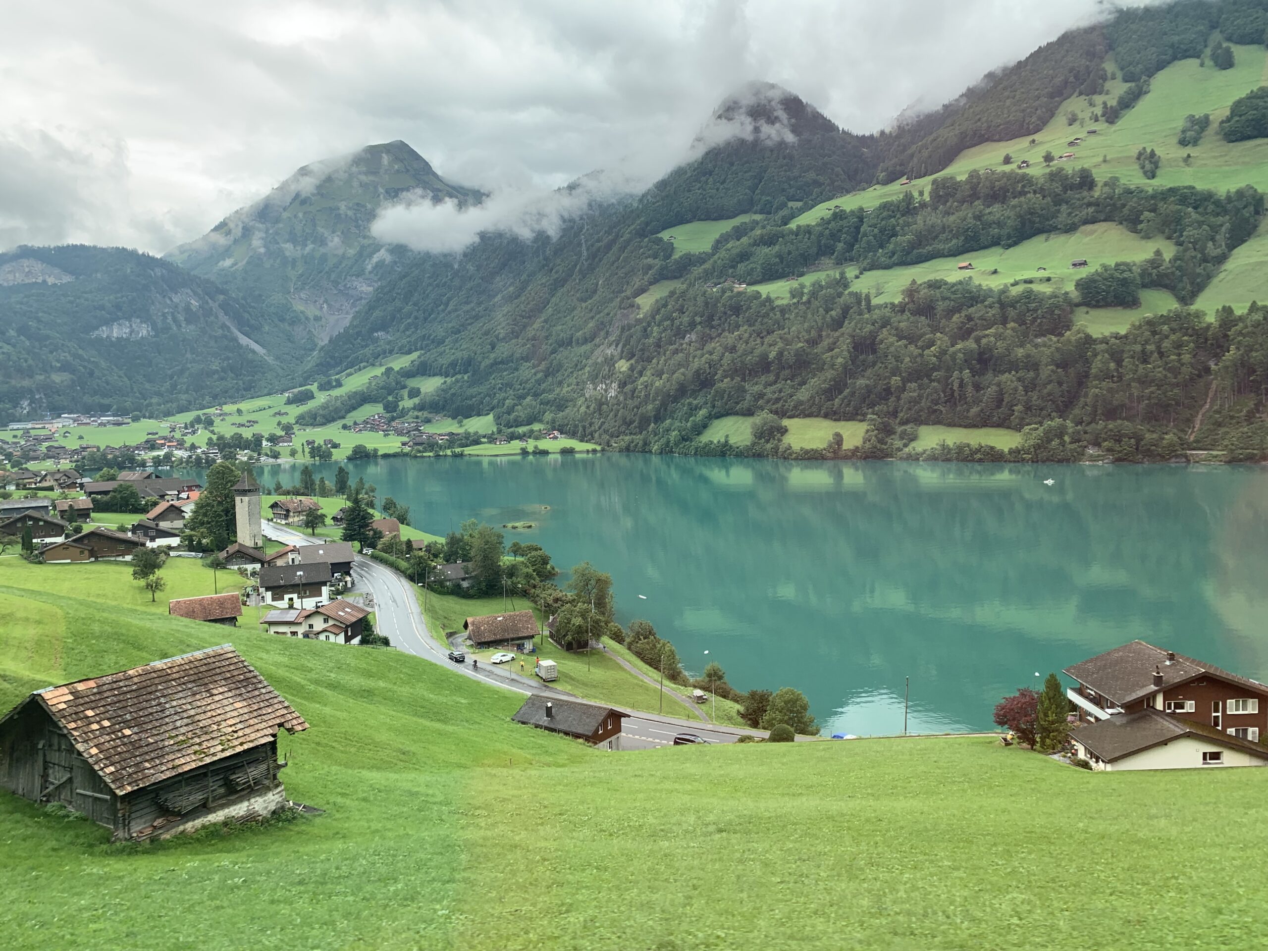 Zürich🇨🇭 to Lucerne🇨🇭 – the fast train or the day trip option via Interlaken 🇨🇭?