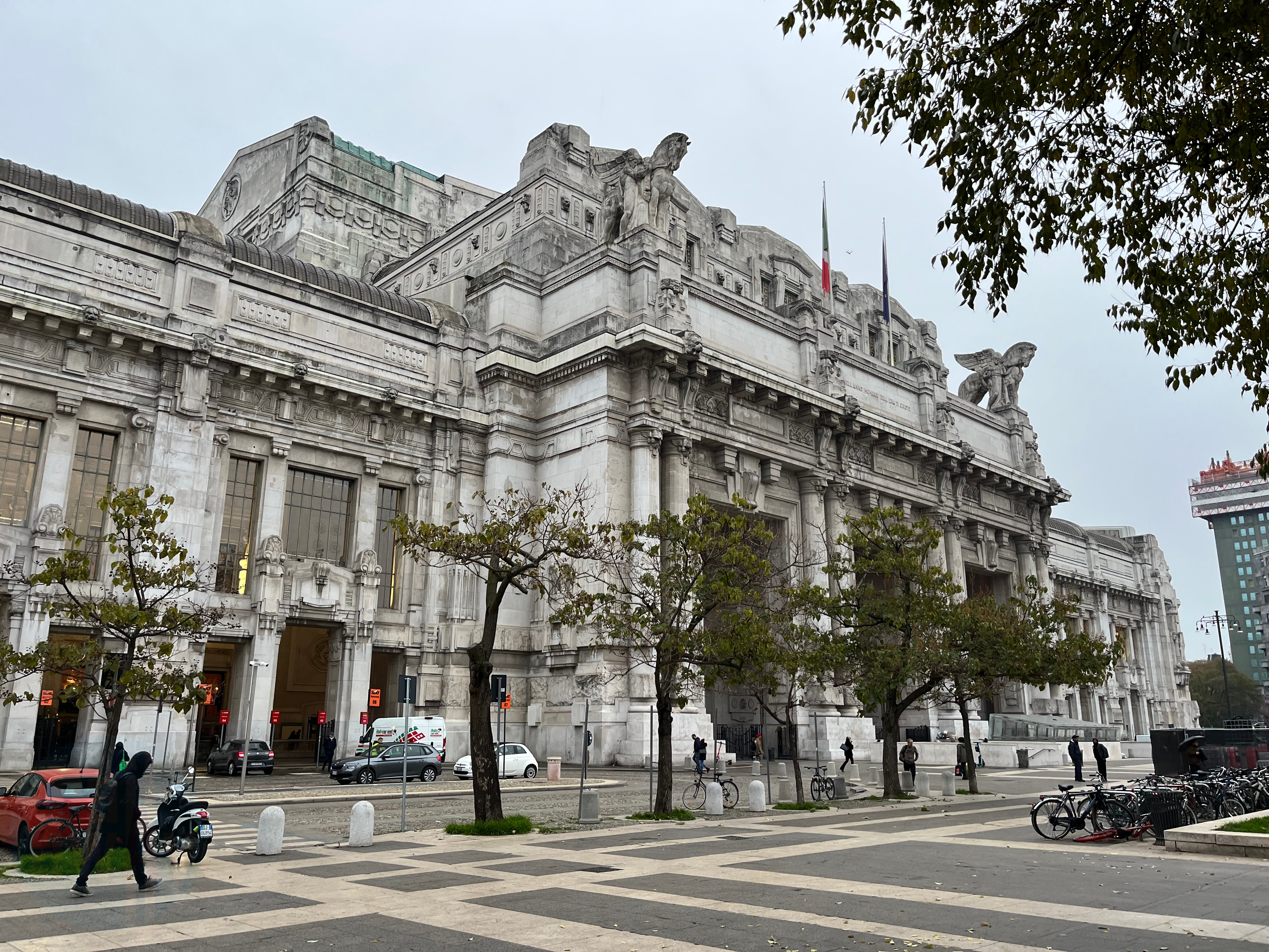Picture of the front of Milano Central station