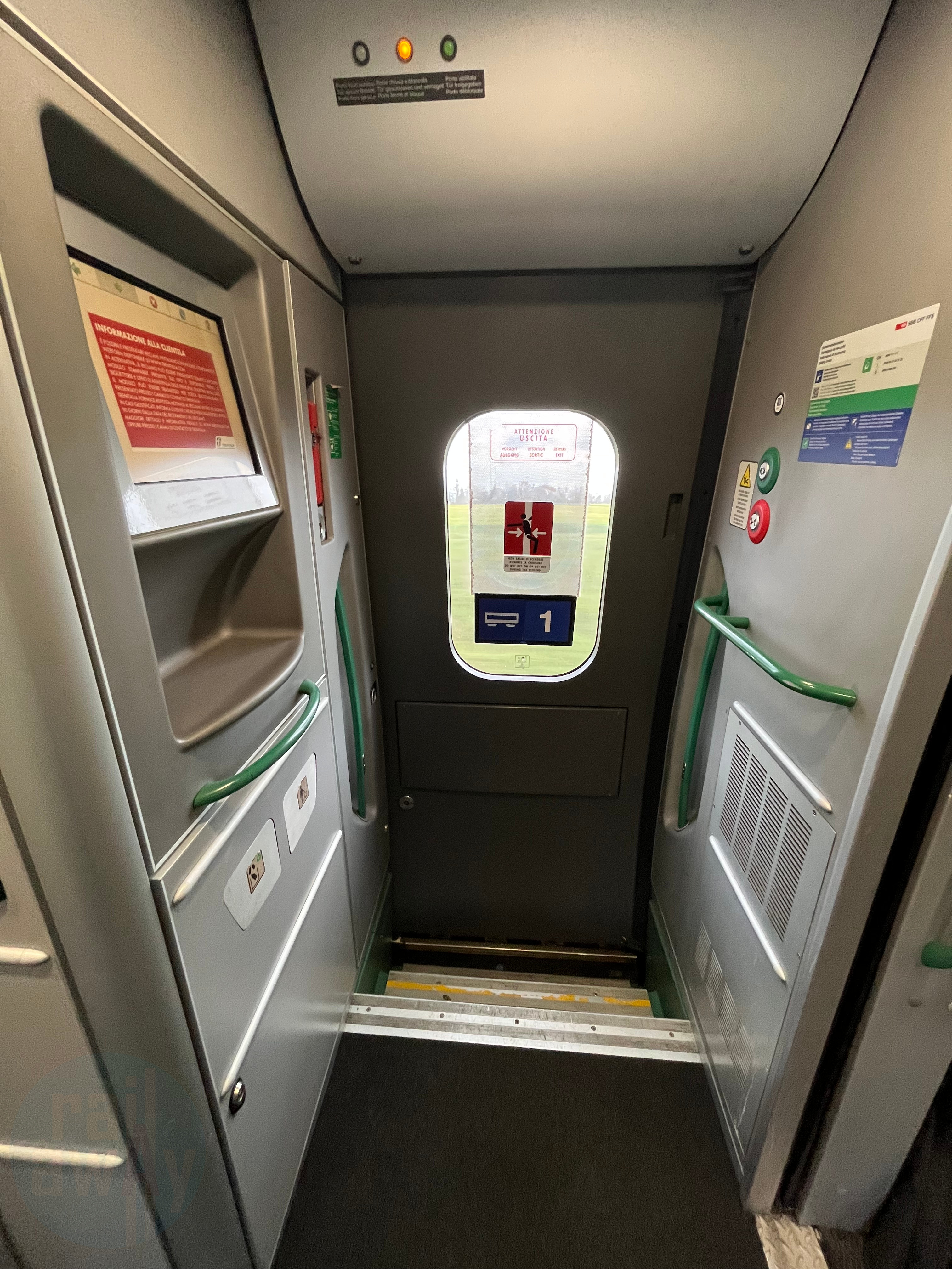 Vestibule and exterior door opposite on the ETR610, there is a green grab rail on either side and the coach indicator