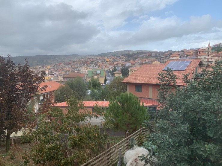 Houses with terracotta walls and roof tiles as can be seen from the train from A small farm building surrounded by fields as can be seen from the train from Randazzo to Riposto