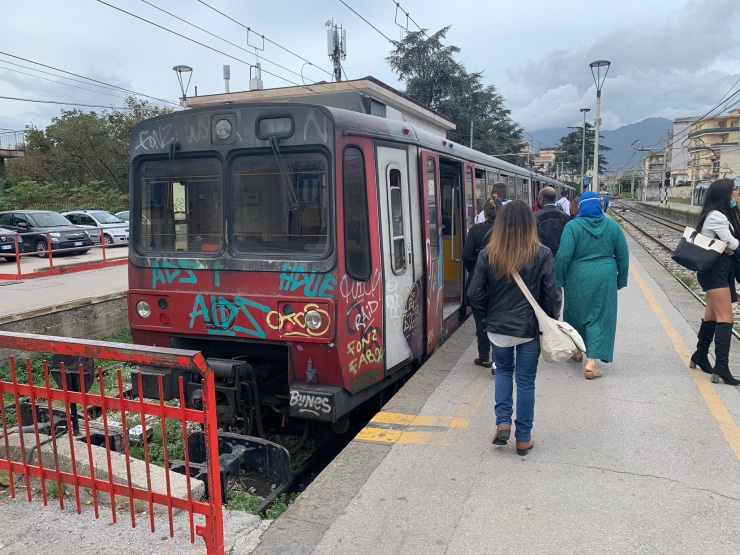 An exterior photograph of the train at Poggiomarino